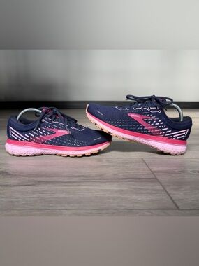 Brooks Ghost 13 Navy/Pink  Women’s Size 10.5